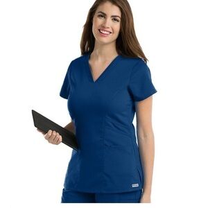 GREY'S ANATOMY CLASSIC
MIA TOP 3 POCKET MARQUIS-STYLE V-NECK TOP Large